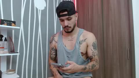 Snapshot of santti_torres chatting on 11.23.25 Santy Torres online show from 11.23.25