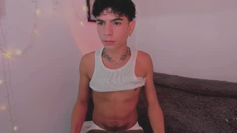 Snapshot of santy_0908 chatting on 10.27.25 santy online show from 10.27.25