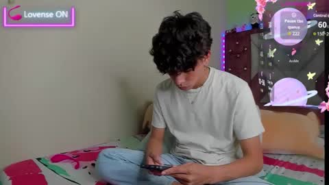 Snapshot of santy_caerrinton chatting on 12.05.25 Santiago online show from 12.05.25