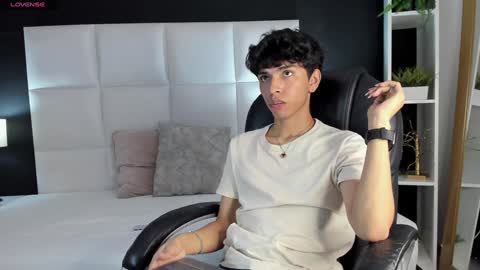 Santiago Carrington online show from 12.20.24