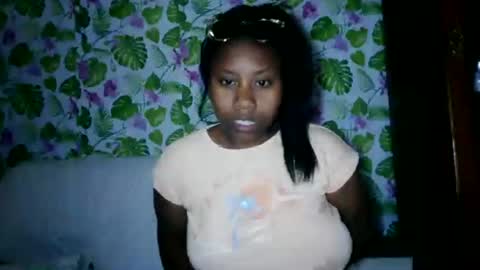Snapshot of sanyah513 chatting on 06.16.26 sanya online show from 06.16.26