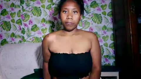 Snapshot of sanyah513 chatting on 06.17.26 sanya online show from 06.17.26