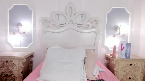 Snapshot of sara__williams chatting on 01.07.25 Sara online show from 01.07.25