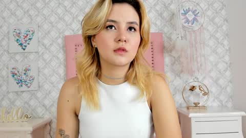 Snapshot of sara__williams chatting on 01.19.25 Sara online show from 01.19.25