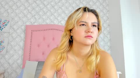 Snapshot of sara__williams chatting on 02.04.25 Sara online show from 02.04.25