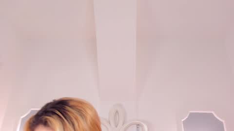 Snapshot of sara__williams chatting on 02.05.25 Sara online show from 02.05.25