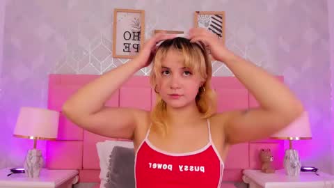 Snapshot of sara__williams chatting on 02.17.25 Sara online show from 02.17.25