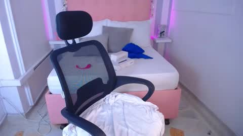 Snapshot of sara_angeelss chatting on 10.01.25 Sara... online show from 10.01.25