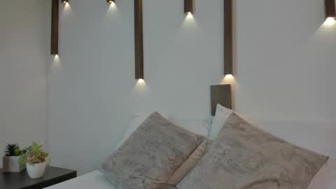 Snapshot of sara_castro24 chatting on 02.28.25 Sara online show from 02.28.25