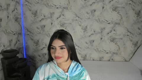 Snapshot of sara_fernandezz chatting on 01.15.25 sara online show from 01.15.25