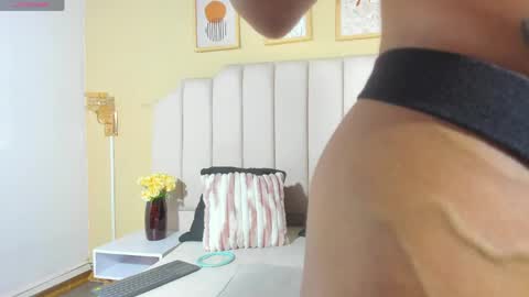 sara_hannks online show from 04.30.26