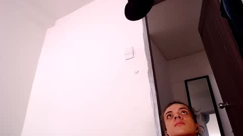 sara_johnson__ online show from 10.12.25