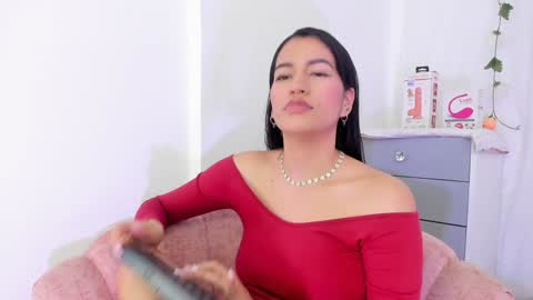 Snapshot of sara_kurt chatting on 02.08.25 Sara online show from 02.08.25