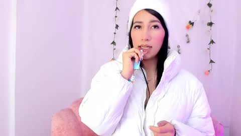 Snapshot of sara_kurt chatting on 02.25.25 Sara online show from 02.25.25