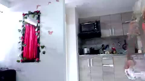 Snapshot of sara_love43 chatting on 02.02.25 Sara love online show from 02.02.25