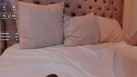 Snapshot of sara_montes chatting on 12.17.24 Sara Montes online show from 12.17.24