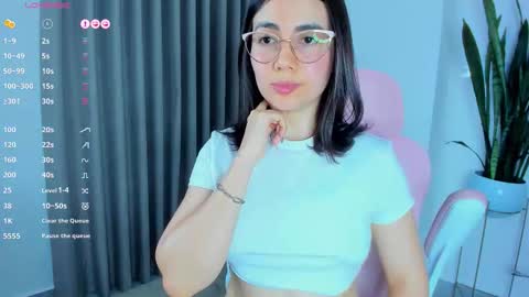 Snapshot of sara_ospina22 chatting on 03.25.26 Sara online show from 03.25.26