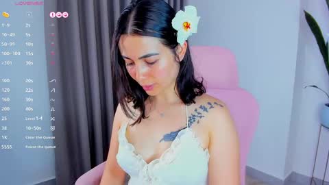 Snapshot of sara_ospina22 chatting on 04.18.26 Sara online show from 04.18.26