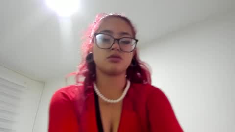sara_red_x online show from 04.02.26