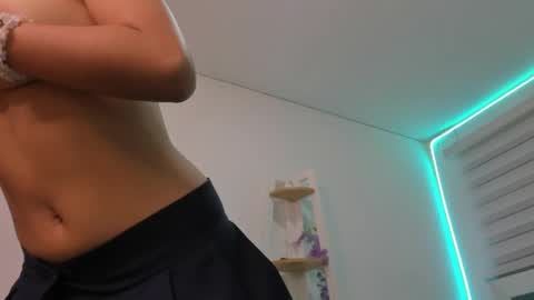 sara_red_x online show from 05.16.26