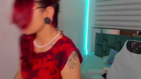 sara_red_x online show from 05.21.26