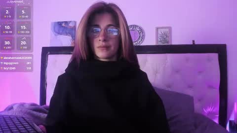 Snapshot of sara_roades chatting on 10.28.25 sara_roades online show from 10.28.25