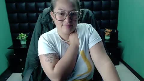 sara_thonson_ online show from 02.22.25