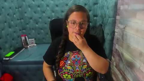 sara_thonson_ online show from 04.15.26