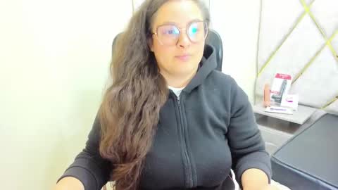 sara_thonson_ online show from 05.16.26