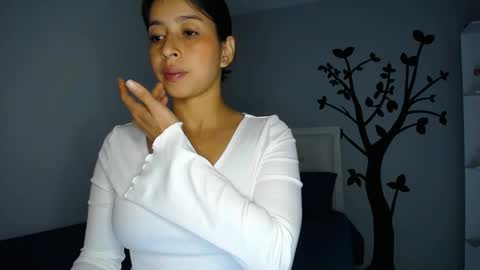 Snapshot of sara_tris chatting on 03.07.25 Sara online show from 03.07.25