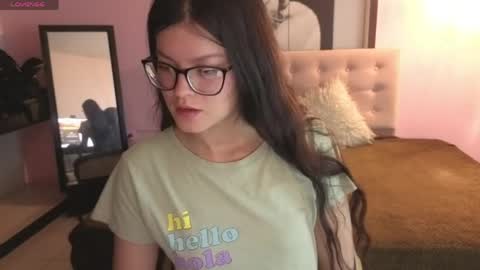 Snapshot of sara_valderrama_ chatting on 05.15.26 sara_valderrama_ online show from 05.15.26