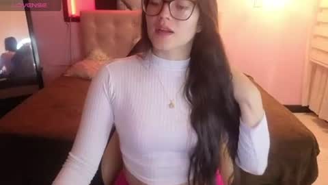 Snapshot of sara_valderrama_ chatting on 06.27.26 sara_valderrama_ online show from 06.27.26