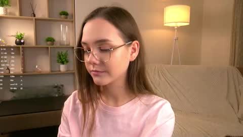 Snapshot of sara_whooops chatting on 12.22.25 Im Sara online show from 12.22.25