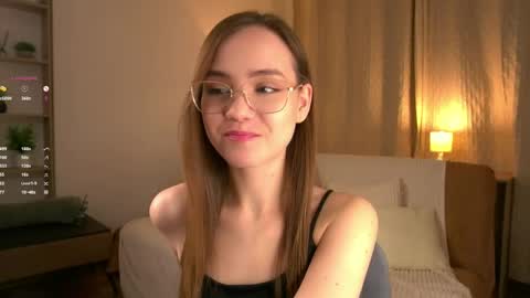 Snapshot of sara_whooops chatting on 04.13.26 Im Sara online show from 04.13.26