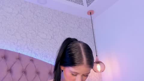 Snapshot of saraa_joness_ chatting on 05.31.26 Sara online show from 05.31.26
