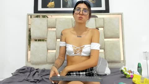 Snapshot of saraa_nix chatting on 01.25.25 sara online show from 01.25.25