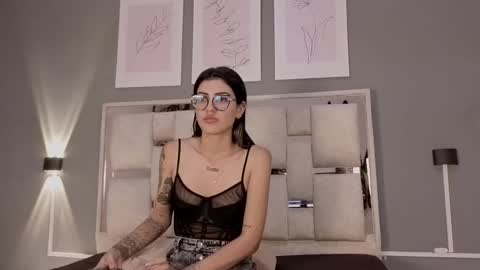 Snapshot of saraa_nix chatting on 11.15.25 sara online show from 11.15.25