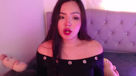 Snapshot of saraa_swett chatting on 12.11.24 online show from 12.11.24