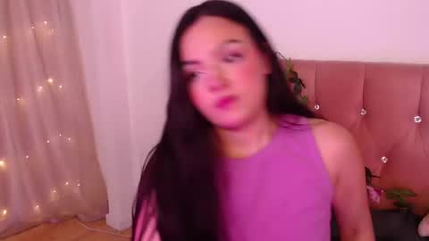 Snapshot of saraa_swett chatting on 02.25.25 online show from 02.25.25