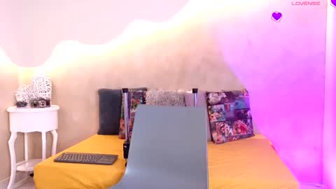 saraaguzman online show from 10.09.25