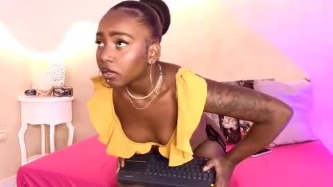 saraaguzman online show from 10.10.25