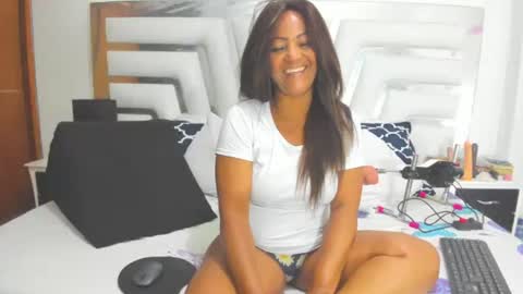 Snapshot of saraajhons chatting on 09.14.25 Sara online show from 09.14.25