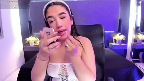 Snapshot of saraamills chatting on 04.02.26 Sara online show from 04.02.26