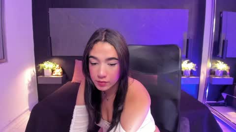 Snapshot of saraamills chatting on 04.07.26 Sara online show from 04.07.26