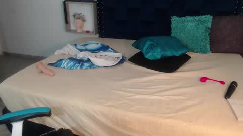 SARAHGIL online show from 02.25.25