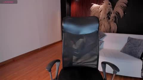 Snapshot of saracorraless chatting on 02.05.25 Sara Everyday From 1430 to 2130 Col Time online show from 02.05.25