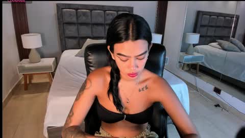 Snapshot of saracorraless chatting on 02.18.25 Sara Everyday From 1430 to 2130 Col Time online show from 02.18.25