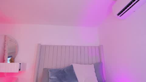 Sarah Bonneth online show from 01.07.26