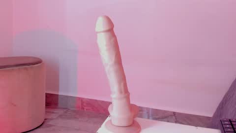 Sarah Bonneth online show from 04.10.26