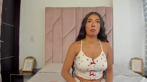 sarah_collens_ online show from 05.12.26